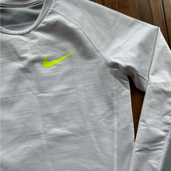 Nike kids L White Long Sleeve Shirt / Running / Thermo - Picture 2 of 4